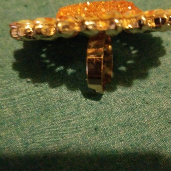 Beautiful ring! - Picture 2 of 5